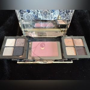 ⭐️NWOT⭐️ Bobbi Brown IT’S YOUR PARTY eye and cheek palette. Never used.